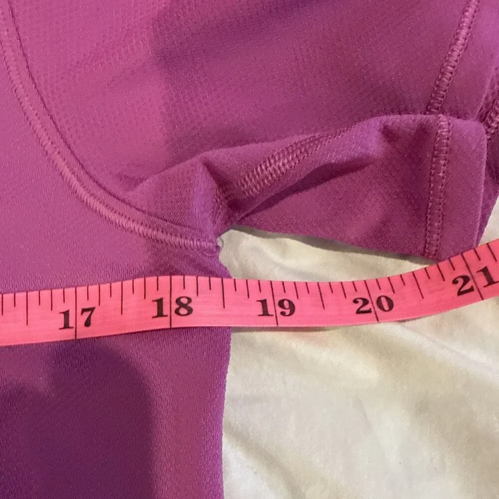 Lululemon Sun Shelter Short Sleeve Rash Guard in Marvel, Size 6- Small/Medium